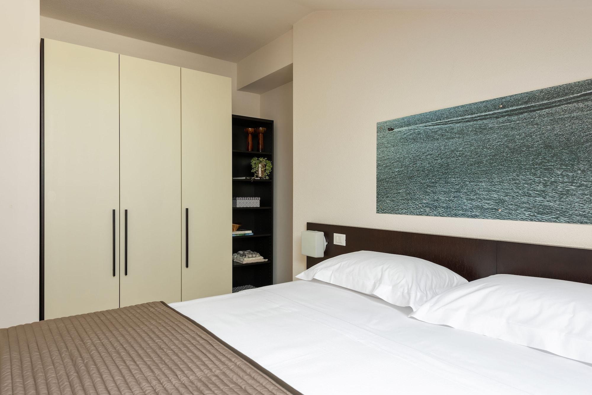 Vialeromadodici Rooms & Apartments Лацизе Екстериор снимка