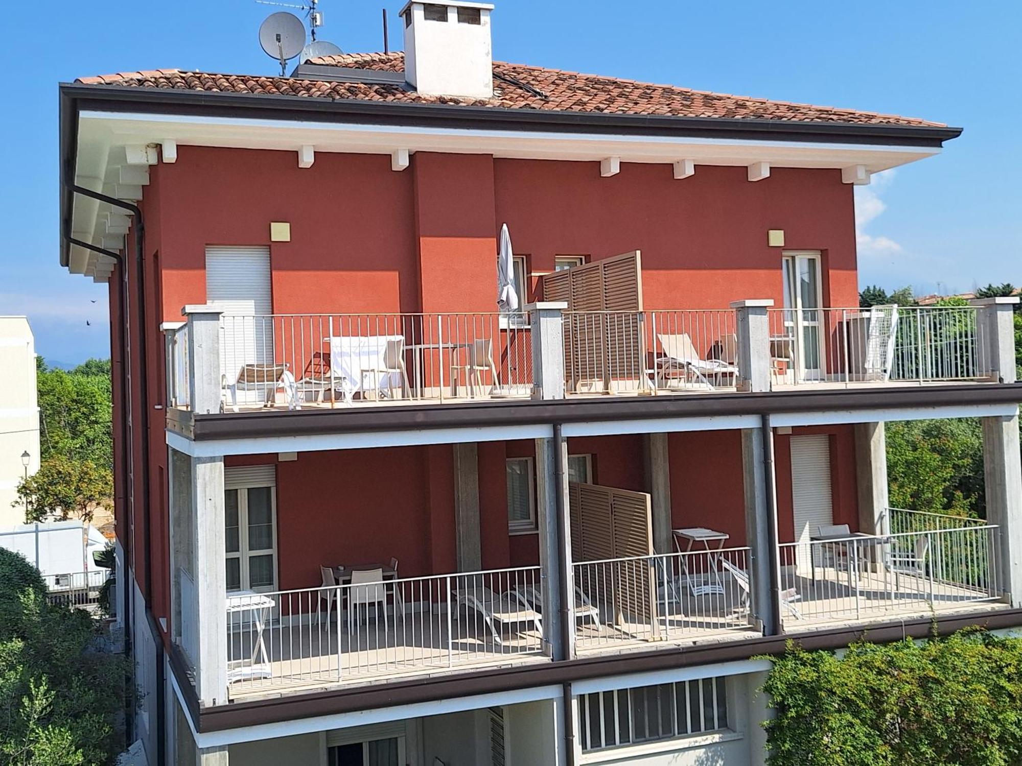 Vialeromadodici Rooms & Apartments Лацизе Екстериор снимка