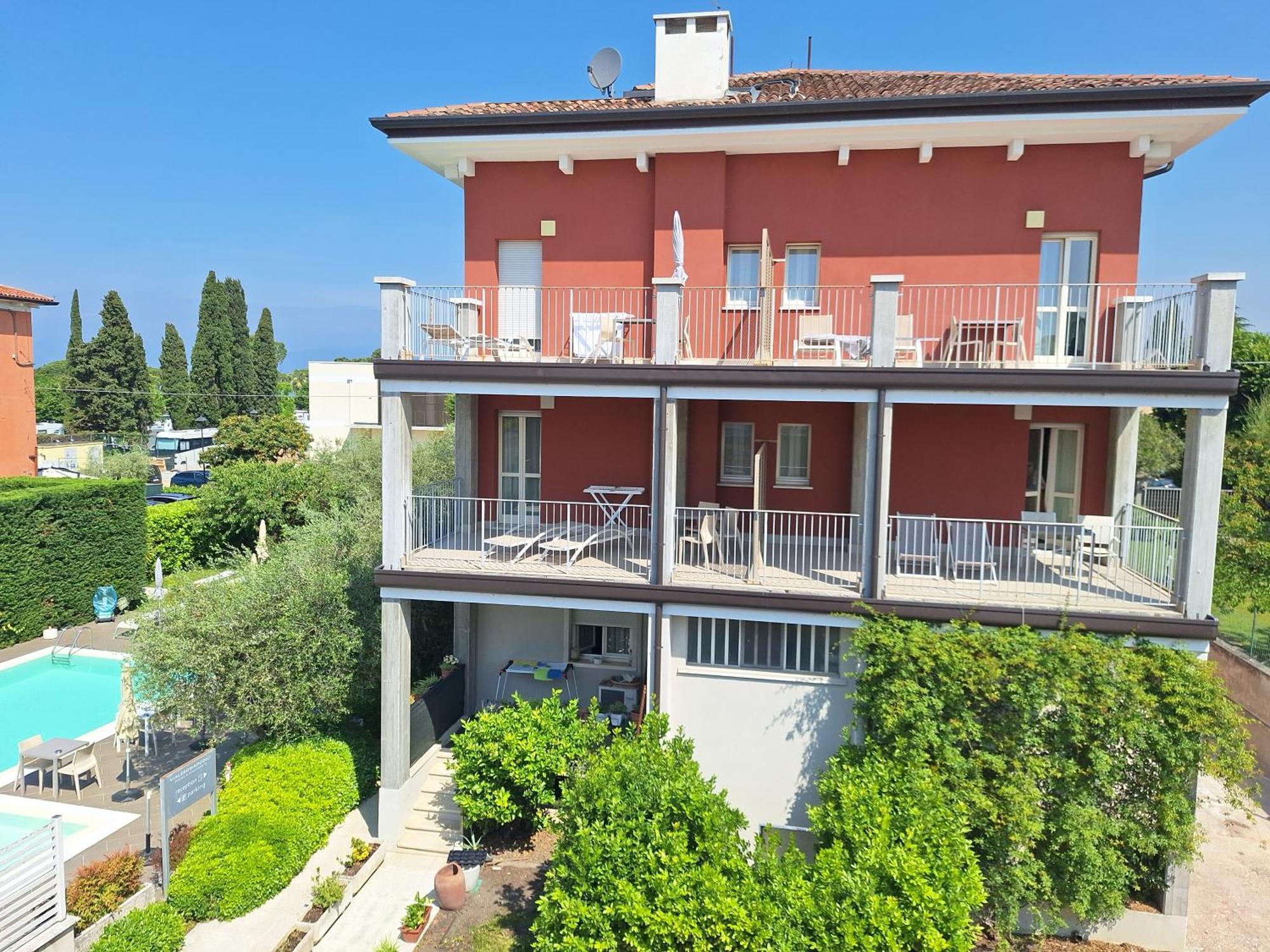 Vialeromadodici Rooms & Apartments Лацизе Екстериор снимка