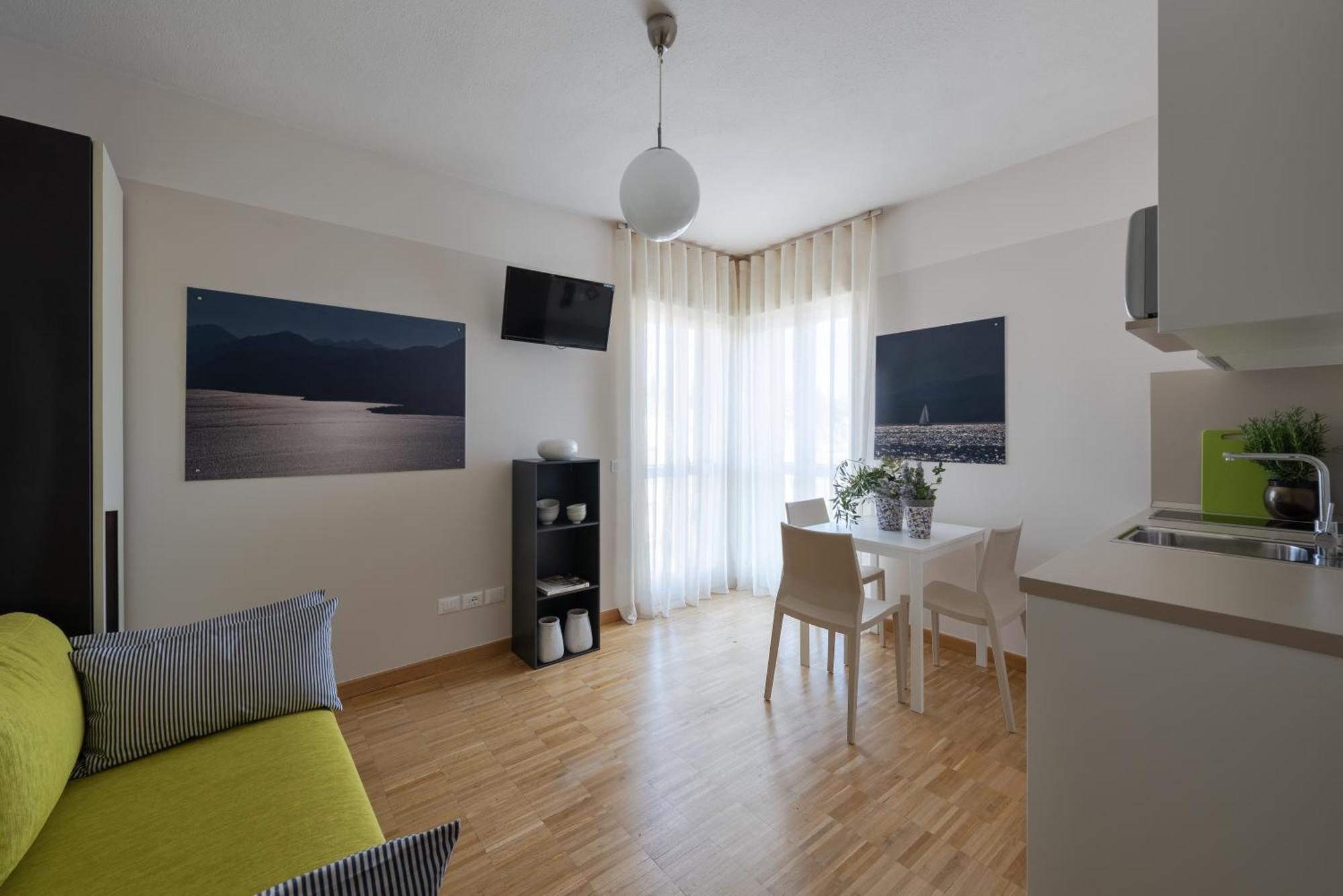 Vialeromadodici Rooms & Apartments Лацизе Екстериор снимка