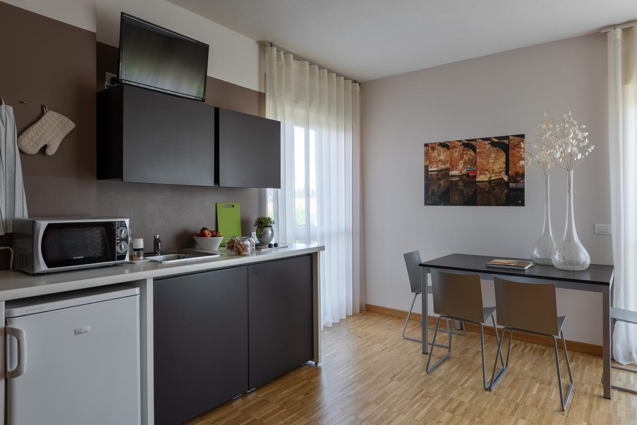 Vialeromadodici Rooms & Apartments Лацизе Екстериор снимка