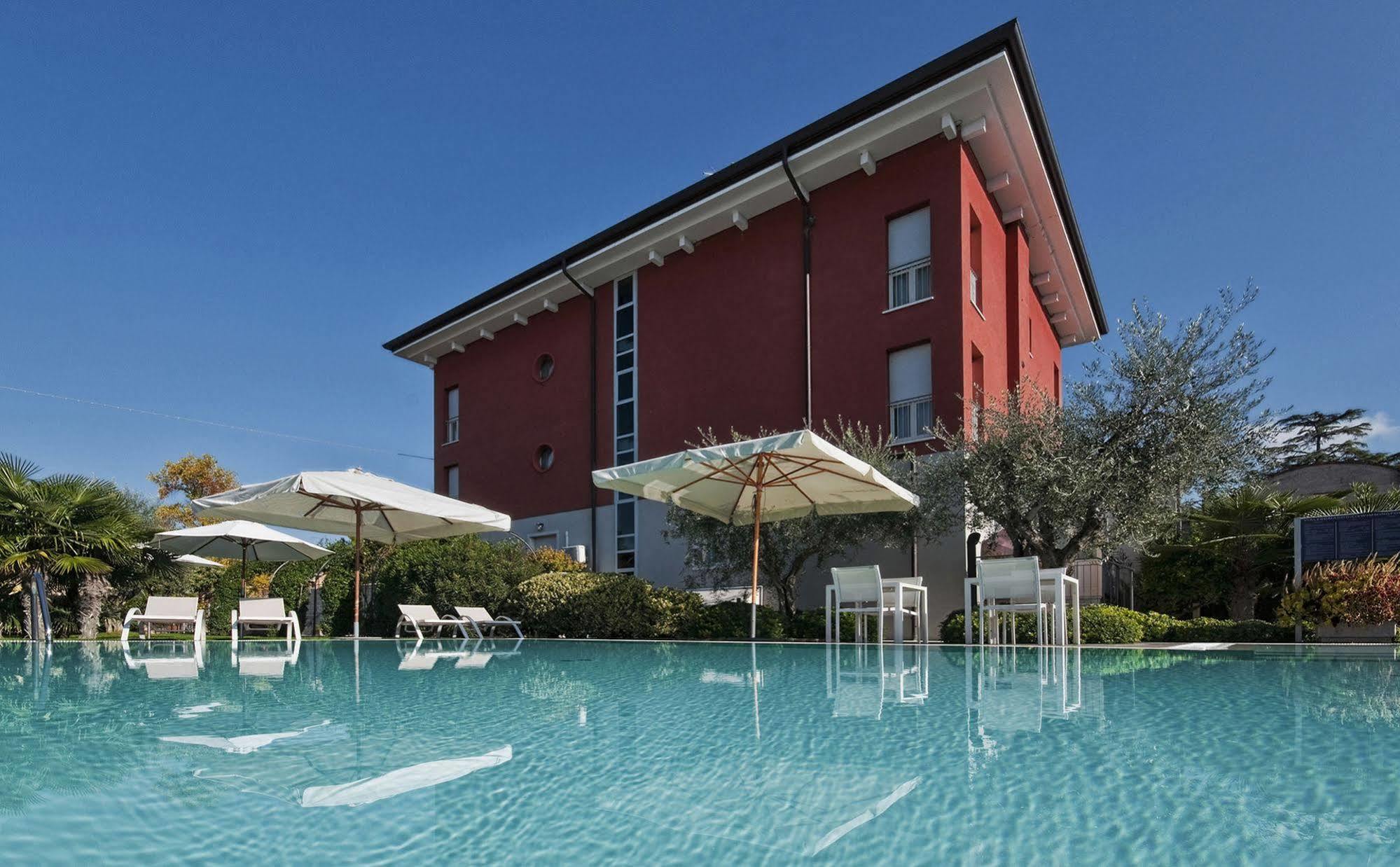 Vialeromadodici Rooms & Apartments Лацизе Екстериор снимка