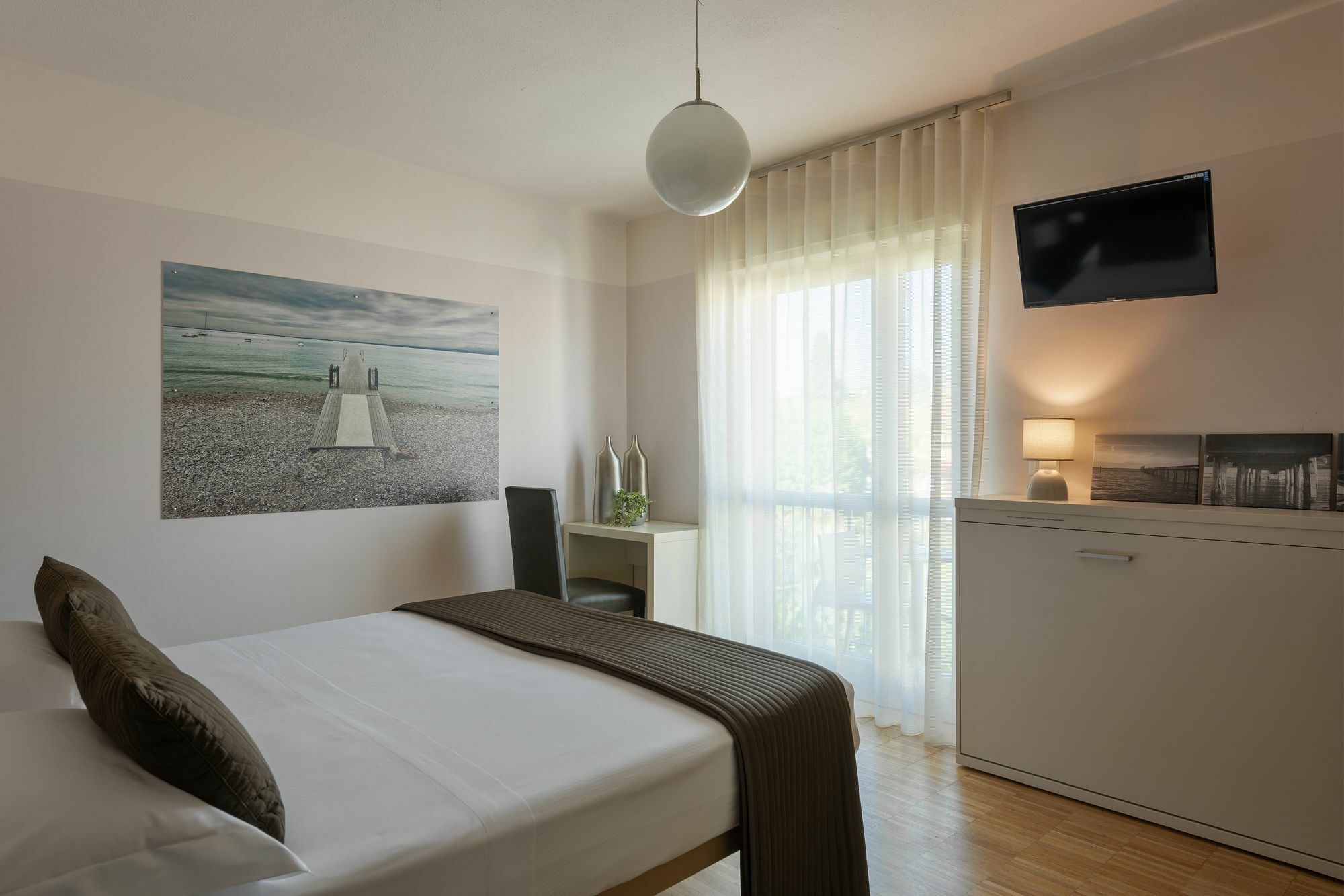 Vialeromadodici Rooms & Apartments Лацизе Екстериор снимка
